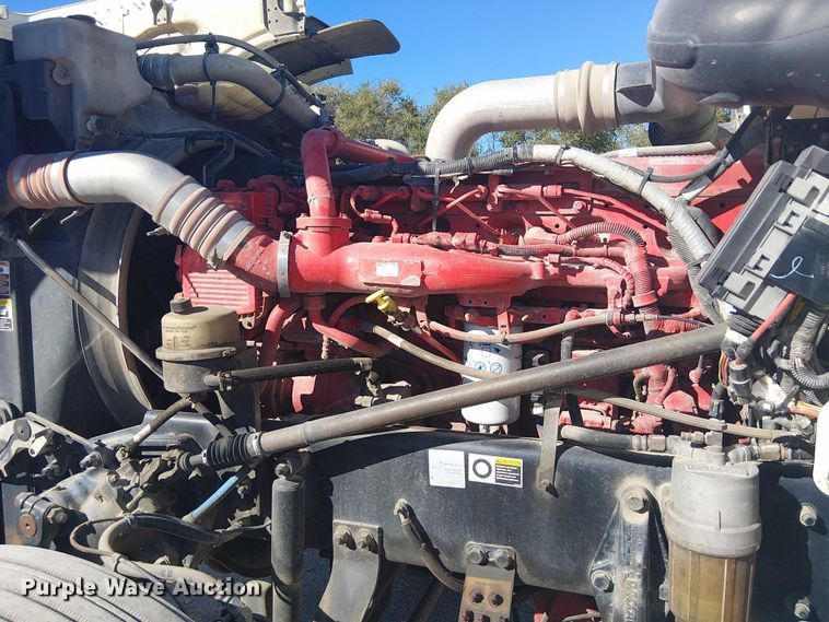 image for item DJ7898 2012 Peterbilt 389 semi truck