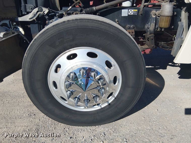 image for item DJ7898 2012 Peterbilt 389 semi truck