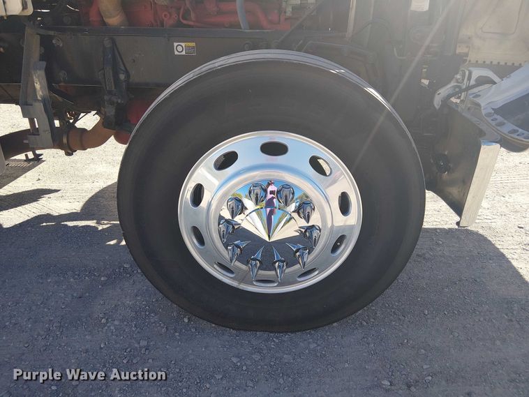 image for item DJ7898 2012 Peterbilt 389 semi truck