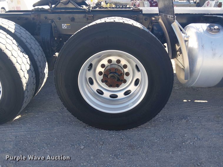 image for item DJ7898 2012 Peterbilt 389 semi truck