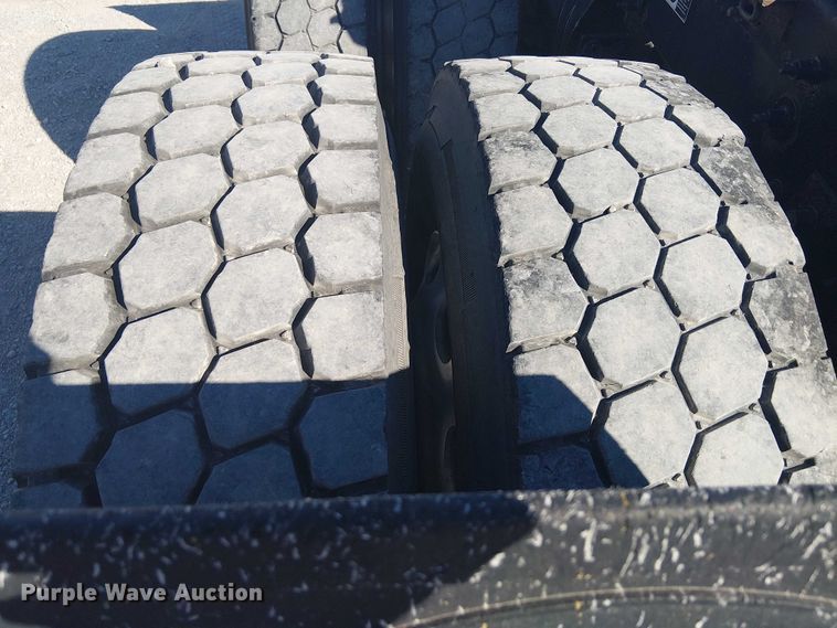 image for item DJ7898 2012 Peterbilt 389 semi truck