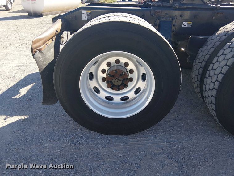 image for item DJ7898 2012 Peterbilt 389 semi truck