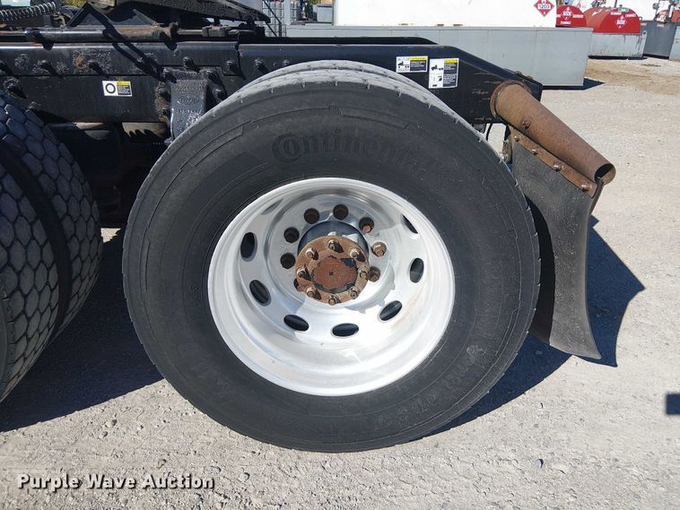 image for item DJ7898 2012 Peterbilt 389 semi truck