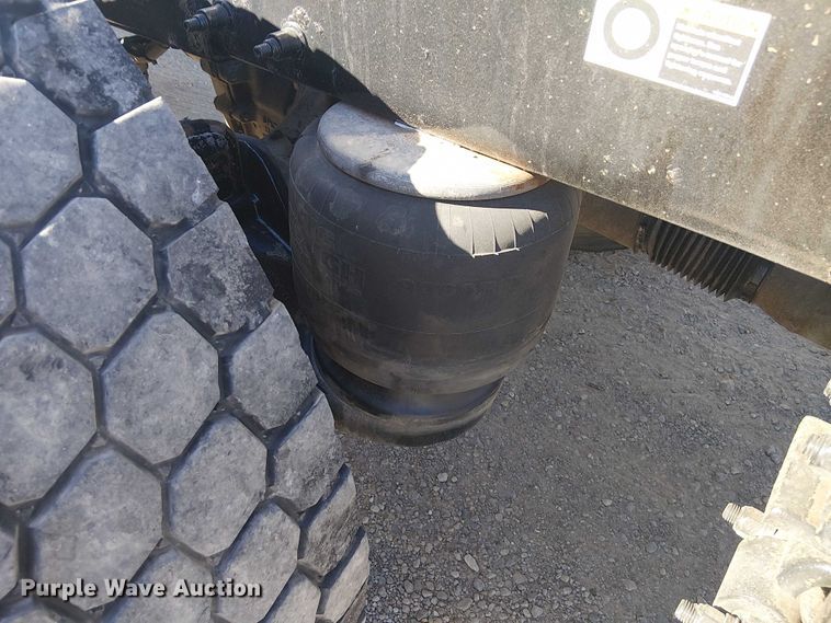 image for item DJ7898 2012 Peterbilt 389 semi truck