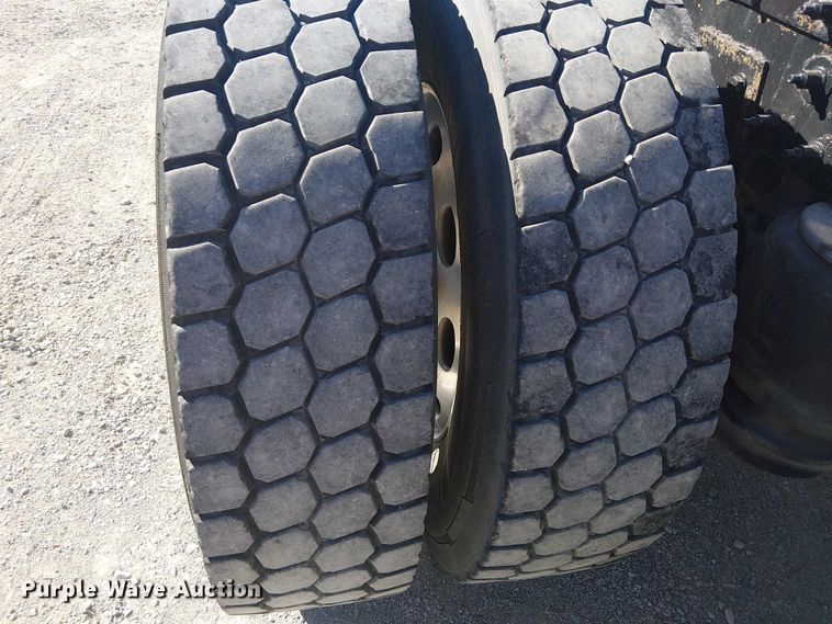 image for item DJ7898 2012 Peterbilt 389 semi truck