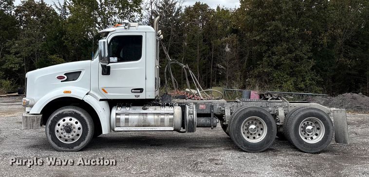 image for item DJ7910 2016 Peterbilt 567 semi truck