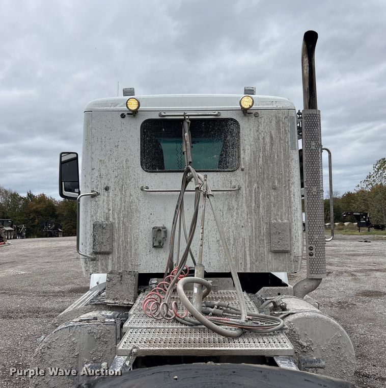 image for item DJ7910 2016 Peterbilt 567 semi truck