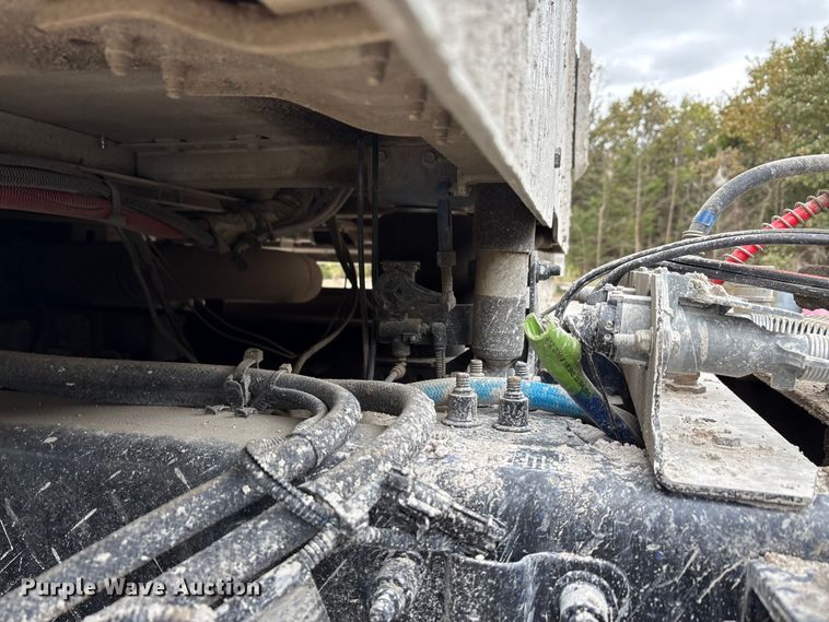 image for item DJ7910 2016 Peterbilt 567 semi truck