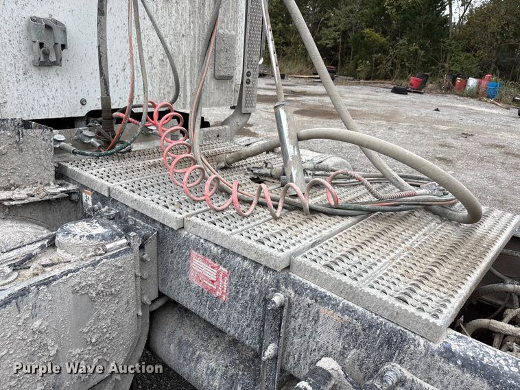 image for item DJ7910 2016 Peterbilt 567 semi truck