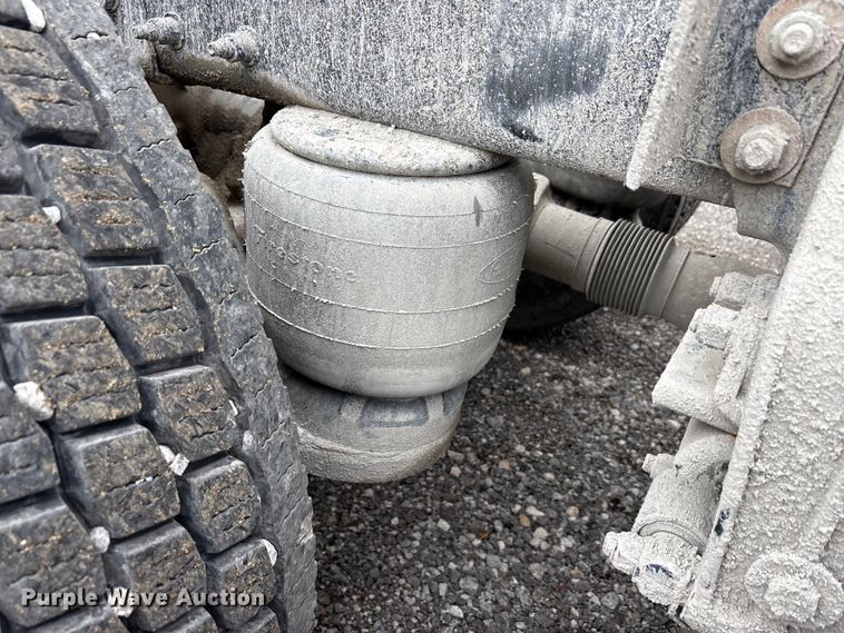 image for item DJ7910 2016 Peterbilt 567 semi truck