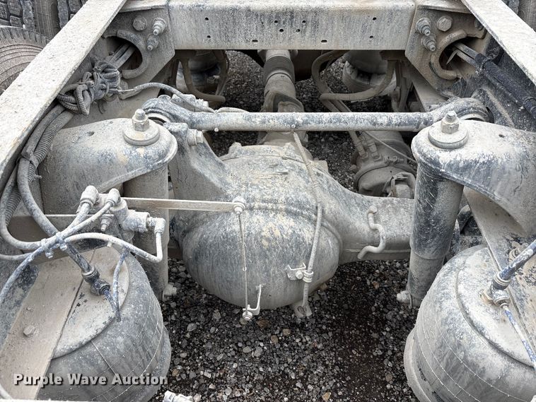 image for item DJ7910 2016 Peterbilt 567 semi truck