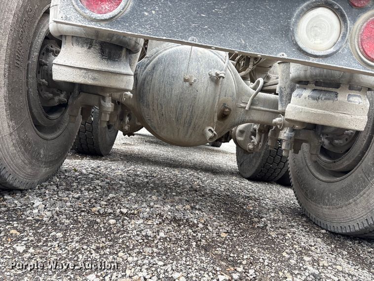 image for item DJ7910 2016 Peterbilt 567 semi truck