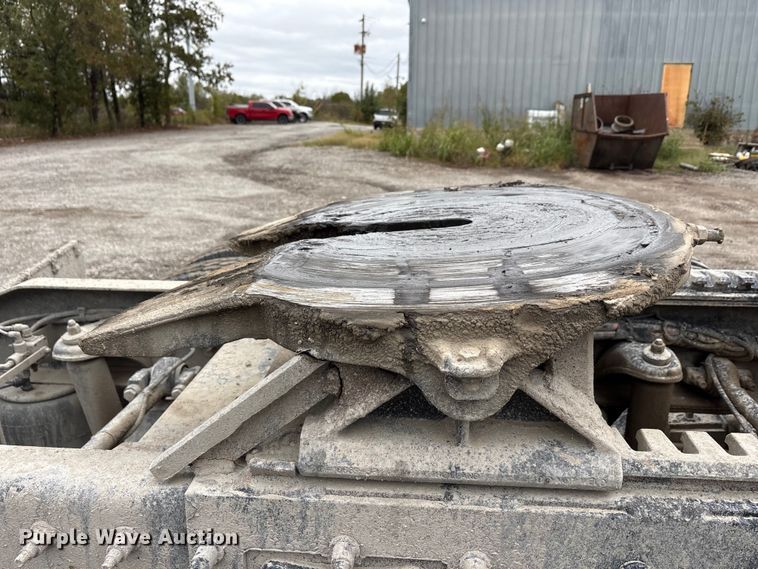 image for item DJ7910 2016 Peterbilt 567 semi truck