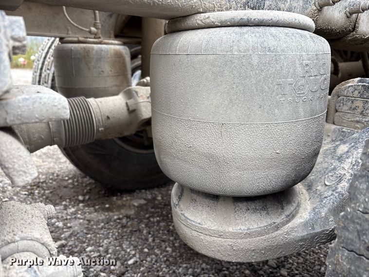 image for item DJ7910 2016 Peterbilt 567 semi truck