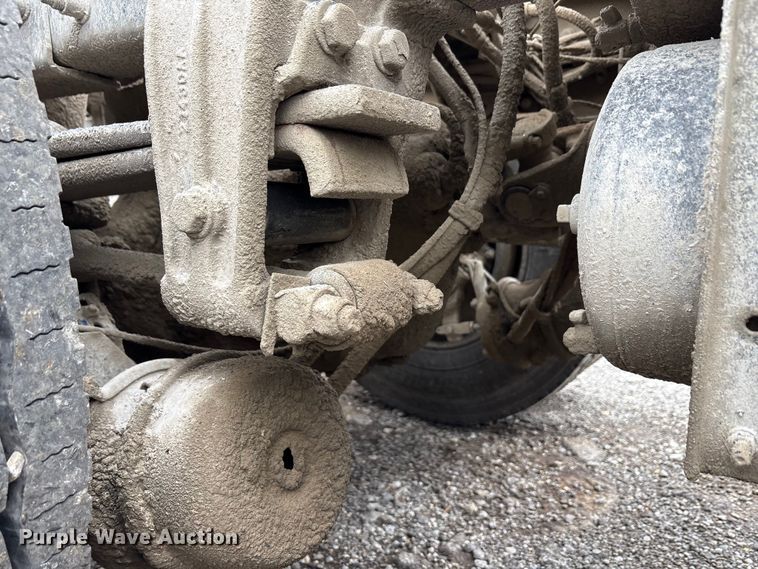 image for item DJ7910 2016 Peterbilt 567 semi truck