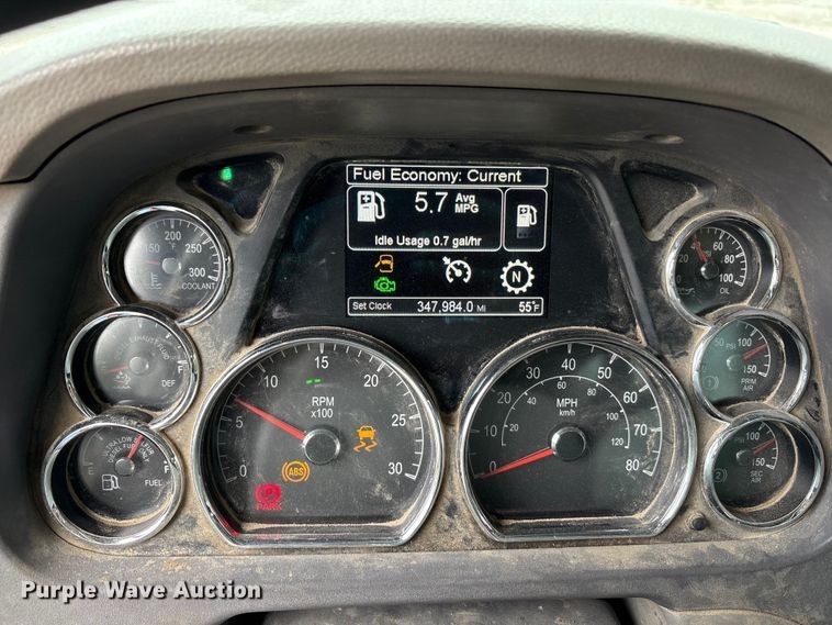 image for item DJ7910 2016 Peterbilt 567 semi truck