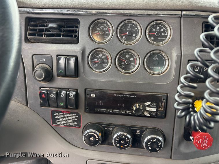 image for item DJ7910 2016 Peterbilt 567 semi truck