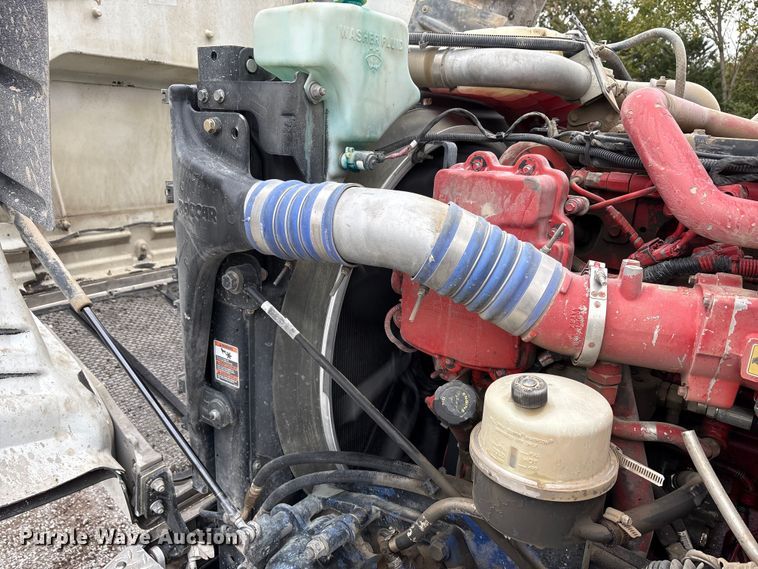 image for item DJ7910 2016 Peterbilt 567 semi truck