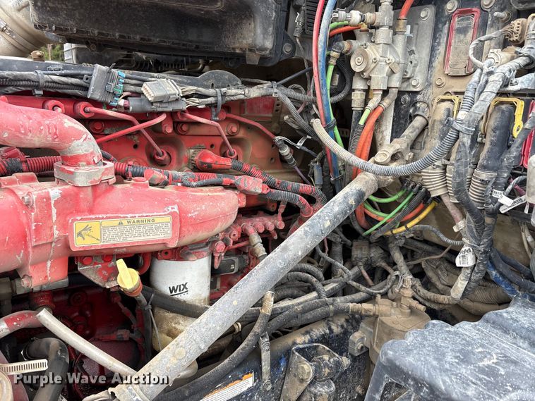 image for item DJ7910 2016 Peterbilt 567 semi truck