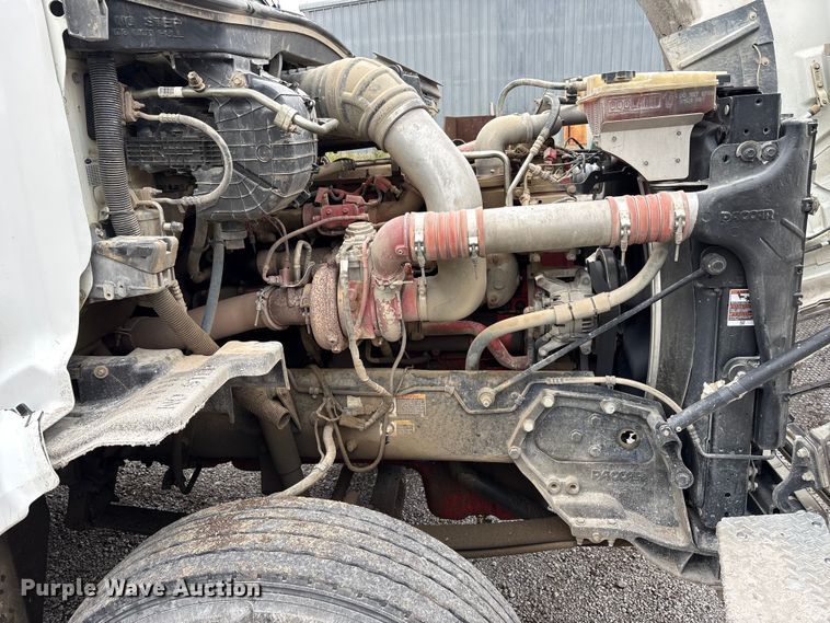 image for item DJ7910 2016 Peterbilt 567 semi truck