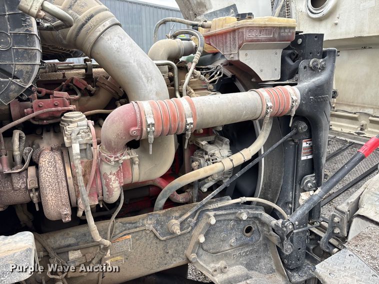 image for item DJ7910 2016 Peterbilt 567 semi truck