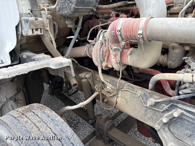 image for item DJ7910 2016 Peterbilt 567 semi truck