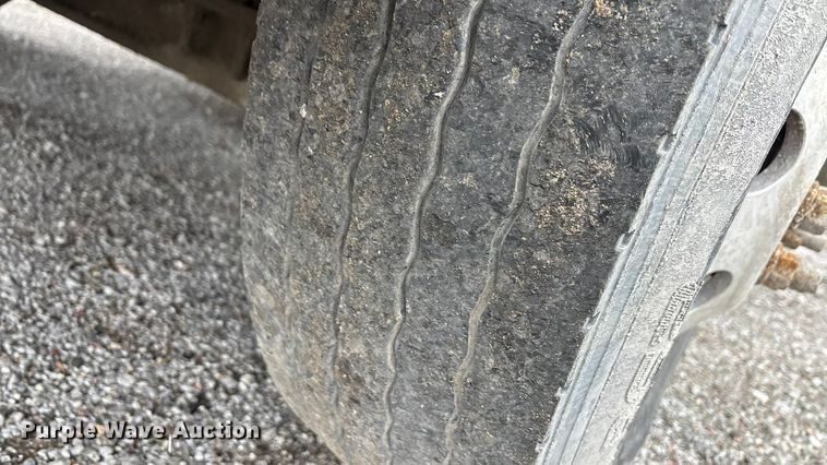 image for item DJ7910 2016 Peterbilt 567 semi truck