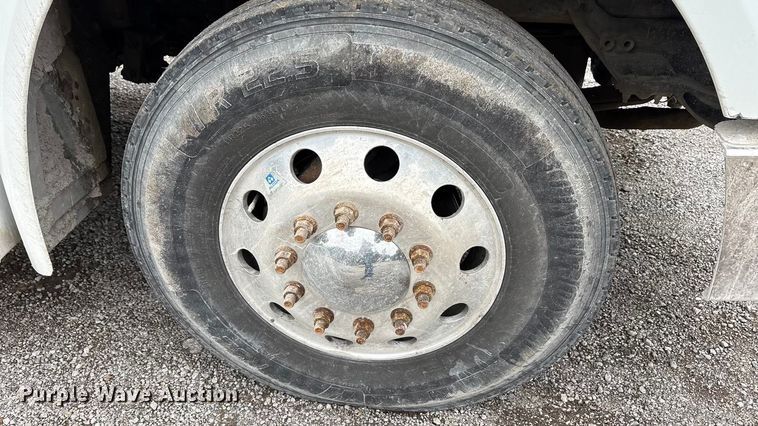 image for item DJ7910 2016 Peterbilt 567 semi truck