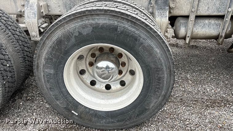 image for item DJ7910 2016 Peterbilt 567 semi truck