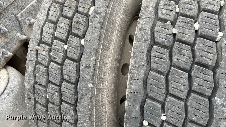 image for item DJ7910 2016 Peterbilt 567 semi truck