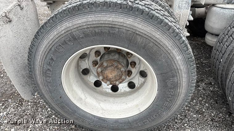 image for item DJ7910 2016 Peterbilt 567 semi truck