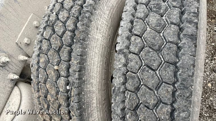 image for item DJ7910 2016 Peterbilt 567 semi truck