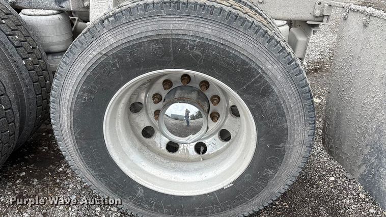 image for item DJ7910 2016 Peterbilt 567 semi truck