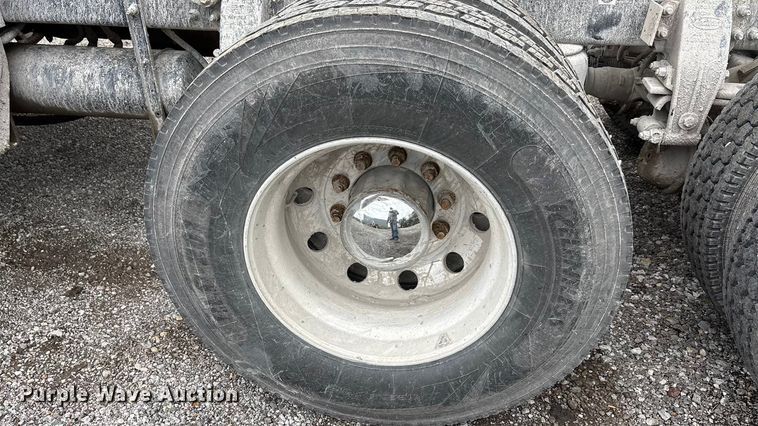 image for item DJ7910 2016 Peterbilt 567 semi truck