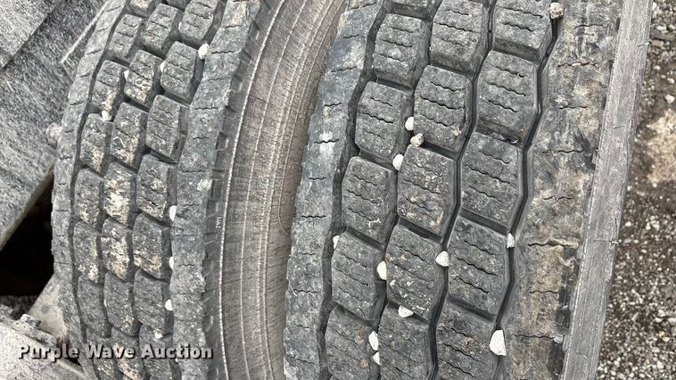 image for item DJ7910 2016 Peterbilt 567 semi truck