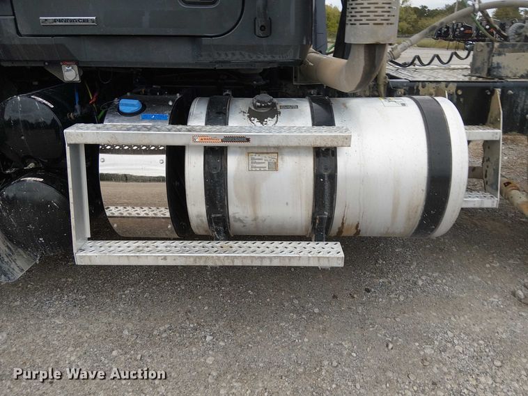 image for item DJ7912 2023 Mack Pinnacle semi truck