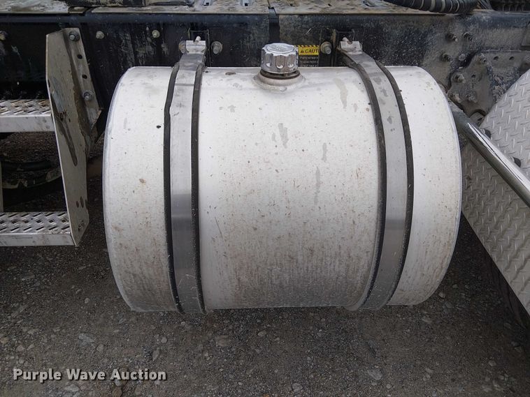 image for item DJ7912 2023 Mack Pinnacle semi truck