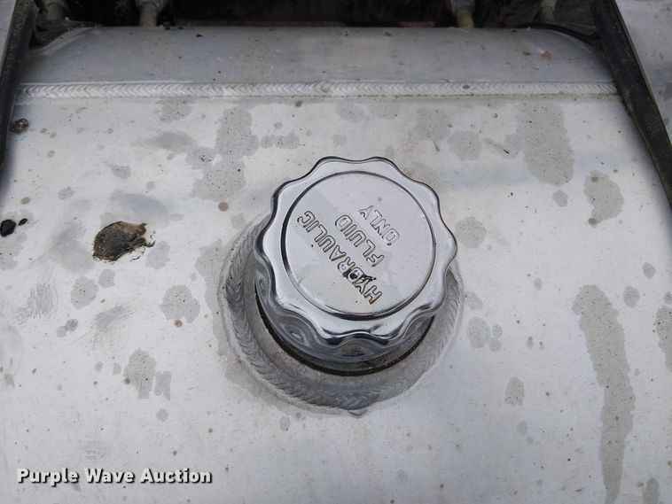 image for item DJ7912 2023 Mack Pinnacle semi truck