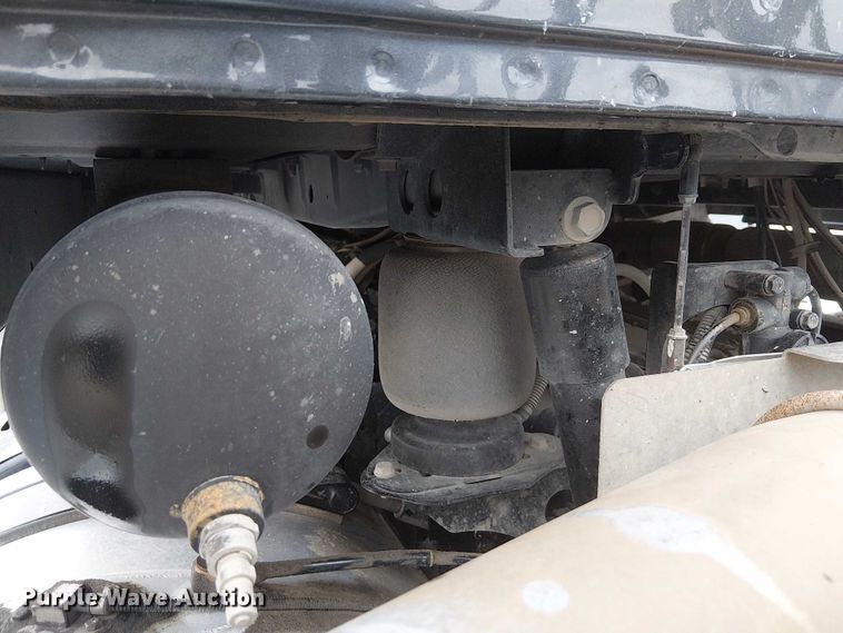 image for item DJ7912 2023 Mack Pinnacle semi truck