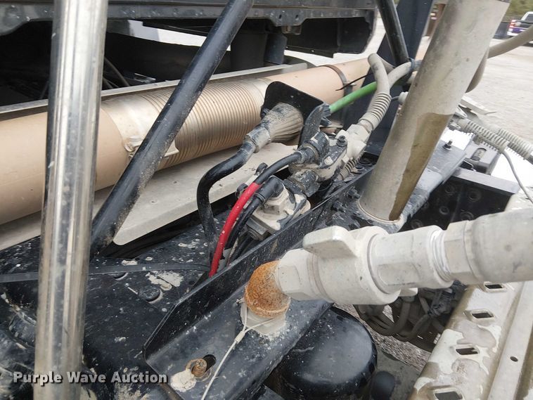 image for item DJ7912 2023 Mack Pinnacle semi truck