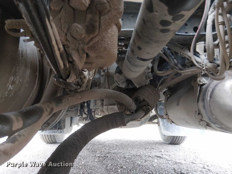 image for item DJ7912 2023 Mack Pinnacle semi truck