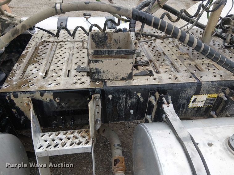 image for item DJ7912 2023 Mack Pinnacle semi truck