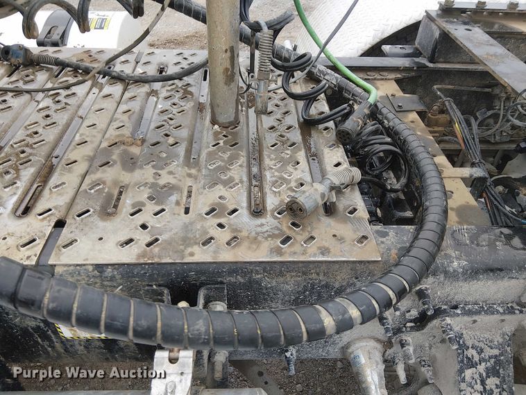 image for item DJ7912 2023 Mack Pinnacle semi truck