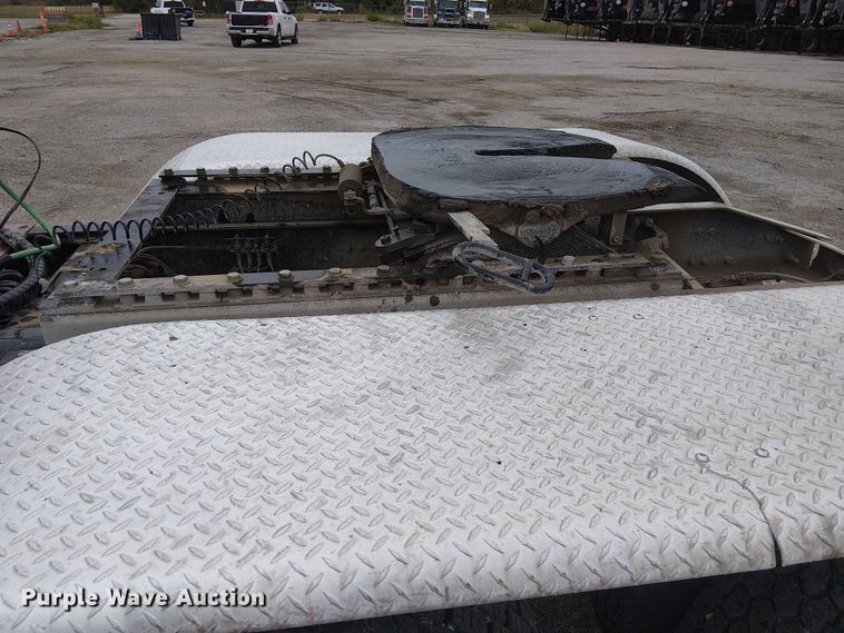 image for item DJ7912 2023 Mack Pinnacle semi truck