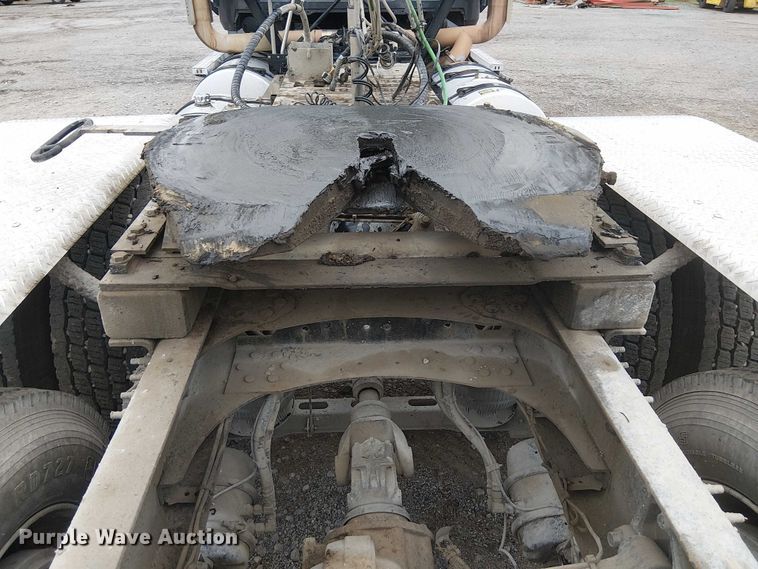 image for item DJ7912 2023 Mack Pinnacle semi truck