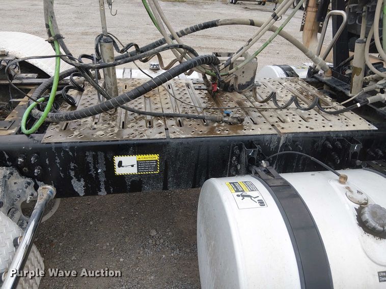 image for item DJ7912 2023 Mack Pinnacle semi truck