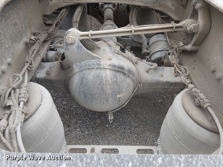 image for item DJ7912 2023 Mack Pinnacle semi truck