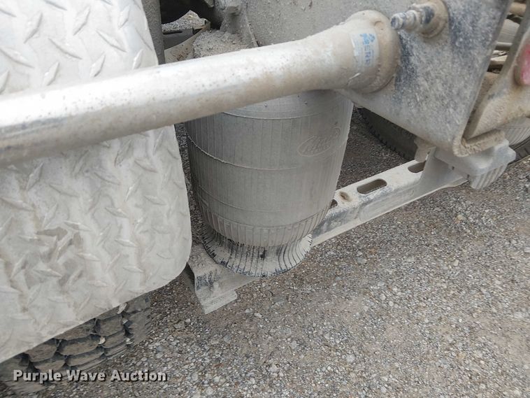 image for item DJ7912 2023 Mack Pinnacle semi truck