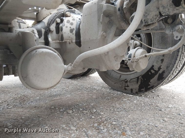 image for item DJ7912 2023 Mack Pinnacle semi truck