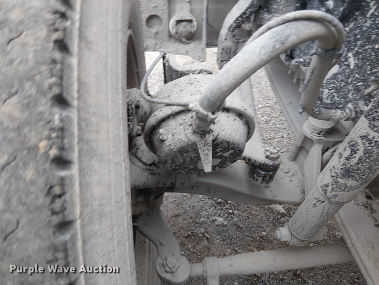 image for item DJ7912 2023 Mack Pinnacle semi truck